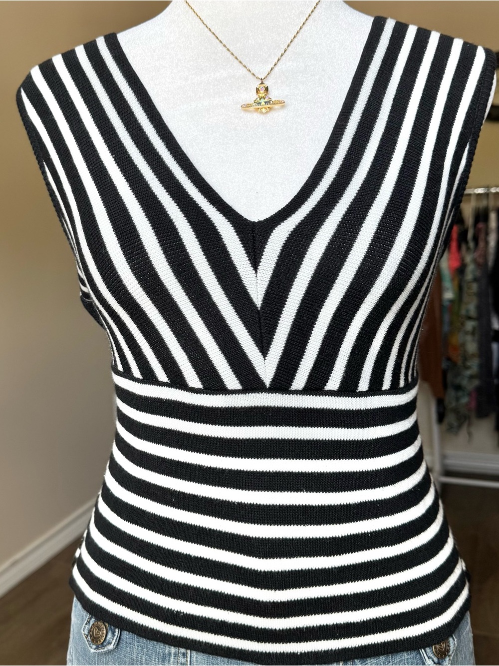 Black White Striped V-Neck Vacation Sleeveless Women’s Medium Knit Tank Top